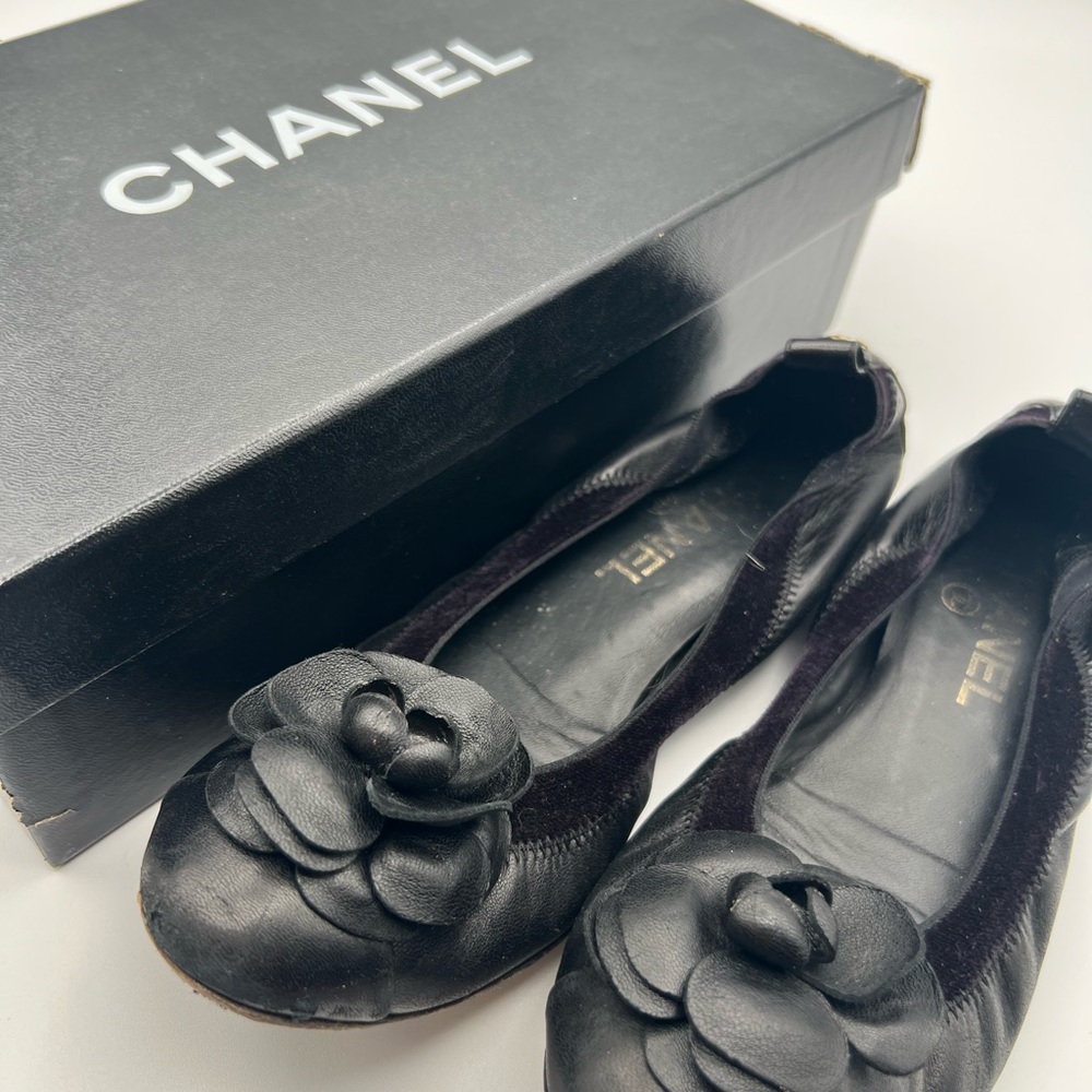 Chanel Black Leather Ballet Flats Camellia